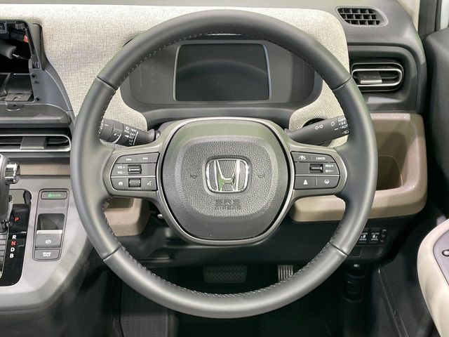 �y�����v�����X�e�A�����O�z�㎿�Ȋv���g�p���邱�ƂŁA��ɂ����������݂ƂĂ��^�]���₷���n���h���ł���