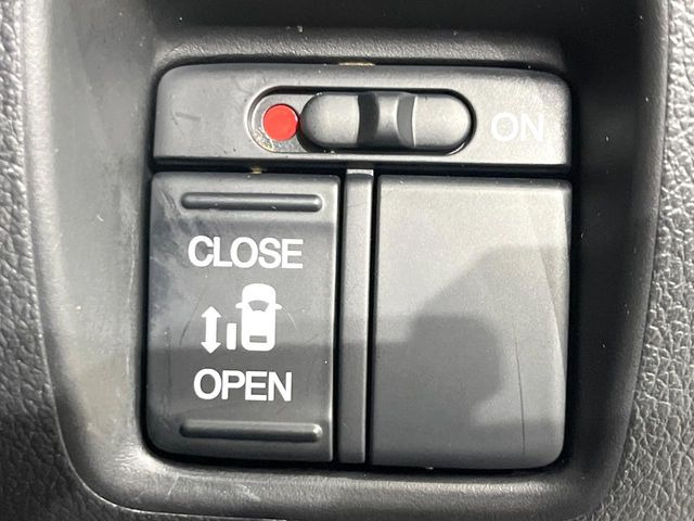 �y�p���[�X���C�h�h�A�z�X�}�[�g�L�[��^�]�Ȃ̃X�C�b�`�ŃX���C�h�h�A�̊J���\���d��������͂����ăh�A���J����K�v�������A���������q�l�ł��A�d���ו��������Ă��鎞�����N�ɊJ���߂ł��܂���