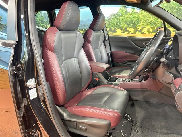 【本革シート】上質な本革を使用し、高級感あふれる本革シート。常に体に触れる部分だから、座り心地の良さにはこだわりたいですね♪汚れの付着や劣化を抑制する内装コーティング施工もおススメですよ♪