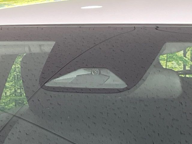 �y�z���_�Z���V���O�z���s���ɑO���̎ԗ�����F�����A�Փ˂������Ȏ��͌x��ƃu���[�L�ŏՓˉ���Ɣ�Q�y�����A�V�X�g�B�����S�Ƀh���C�u�����y���݂��������܂��B