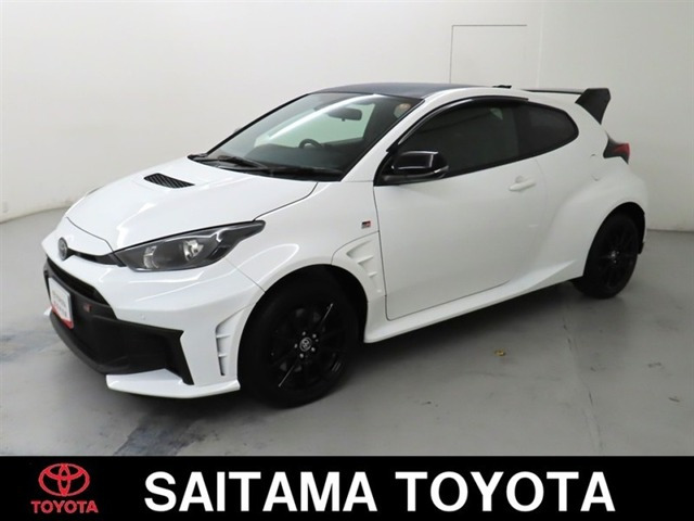 GRヤリス1.6 RC + エアロ パフォーマンス パッケージ 4WD