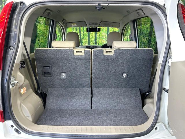 ���i�̂���������ʋ΁A���}���ɏ\���ȉ׎��X�y�[�X���m�ۂ��Ă���܂��B�Z�J���h�V�[�g��|���ƁA�傫�ȉו��̐ύڂ��\�ł���