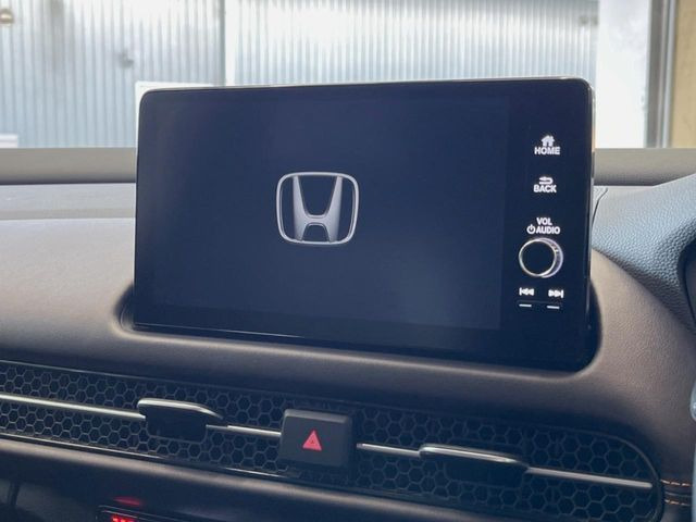 �y9�C���` �z���_�R�l�N�g�f�B�X�v���C�z���F���̍������ʃf�B�X�v���C�Ńi�r�̎g�p��A�������̃X�}�[�g�t�H���ƘA�g����bluetooth�ł̉��y�Đ����\�ł���