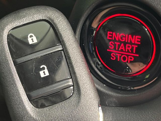 �yHonda�X�}�[�g�L�[�z�J�o����|�P�b�g�ɓ��ꂽ�܂܂ł��h�A�̎{���E�������\�ȃX�}�[�g�L�[�𑕔��B�G���W���̃I���E�I�t�����J�M�����o���K�v����������Ƃ��Ă��֗��ł���