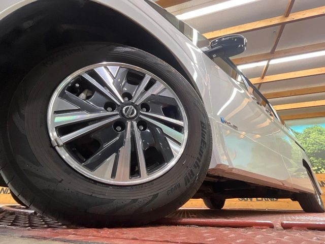 �y����15�C���`�A���~�z�C�[���z�O�ςɃ}�b�`���������A���~�z�C�[���𑕒����Ă���܂��B�e��ЊO�A���~�z�C�[����A�X�^�b�h���X�^�C�����戵�����Ă���܂��B���񂲑��k����������