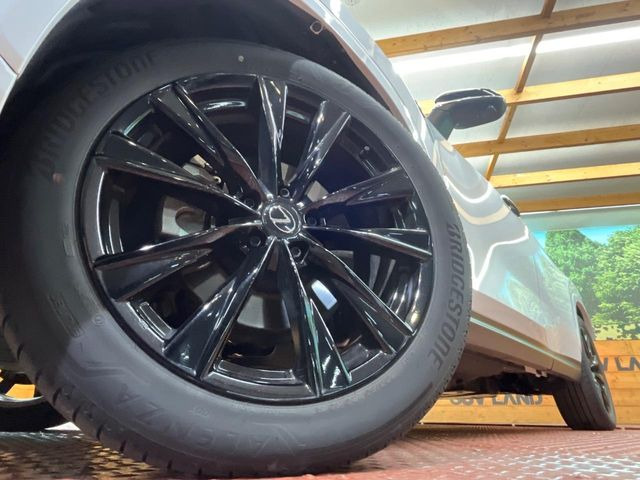 �y����20�C���`�A���~�z�C�[���z�O�ςɃ}�b�`���������A���~�z�C�[���𑕒����Ă���܂��B�e��ЊO�A���~�z�C�[����A�X�^�b�h���X�^�C�����戵�����Ă���܂��B���񂲑��k����������