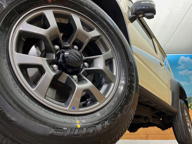 �y����15�C���`�A���~�z�C�[���z�O�ςɃ}�b�`���������A���~�z�C�[���𑕒����Ă���܂��B�e��ЊO�A���~�z�C�[����A�X�^�b�h���X�^�C�����戵�����Ă���܂��B���񂲑��k����������