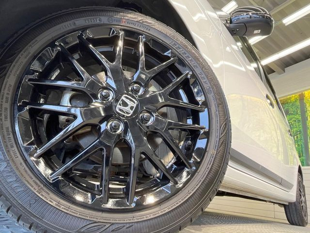 �y����15�C���`�A���~�z�C�[���z�O�ςɃ}�b�`���������A���~�z�C�[���𑕒����Ă���܂��B�e��ЊO�A���~�z�C�[����A�X�^�b�h���X�^�C�����戵�����Ă���܂��B���񂲑��k����������