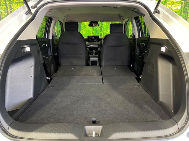 ���i�̂���������ʋ΁A���}���ɏ\���ȉ׎��X�y�[�X���m�ۂ��Ă���܂��B�Z�J���h�V�[�g��|���ƁA�傫�ȉו��̐ύڂ��\�ł���