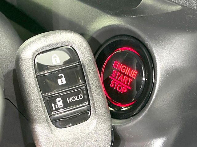 �yHonda�X�}�[�g�L�[�z�J�o����|�P�b�g�ɓ��ꂽ�܂܂ł��h�A�̎{���E�������\�ȃX�}�[�g�L�[�𑕔��B�G���W���̃I���E�I�t�����J�M�����o���K�v����������Ƃ��Ă��֗��ł���