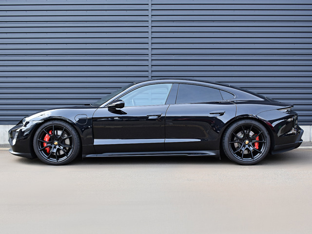 タイカンGTS 4+1シート 4WD