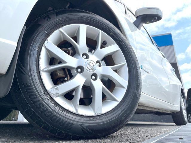 �y����14�C���`�A���~�z�C�[���z�O�ςɃ}�b�`���������A���~�z�C�[���𑕒����Ă���܂��B�e��ЊO�A���~�z�C�[����A�X�^�b�h���X�^�C�����戵�����Ă���܂��B���񂲑��k����������