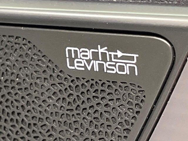 �y�}�[�N���r���\���T�E���h�V�X�e���z���[�J�[�I�v�V�����̍��i�ʃT�E���h�V�X�e���𓋍ځB��p�̃`���[�j���O���{���ꂽ�召�l�X�ȃX�s�[�J�[����ǎ��ȃT�E���h���t�ł��A�Տꊴ���ӂ�鉹����Ԃ����o���܂��B