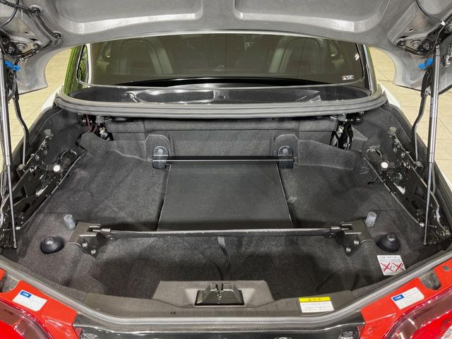 ���i�̂���������ʋ΁A���}���ɏ\���ȉ׎��X�y�[�X���m�ۂ��Ă���܂��B