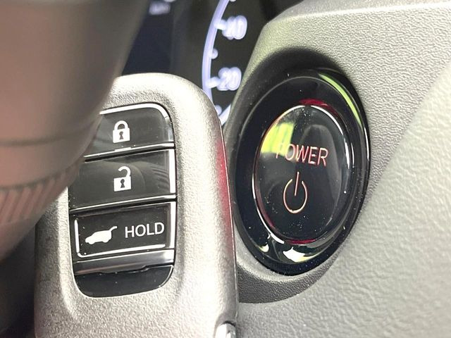 �yHonda�X�}�[�g�L�[�z�J�o����|�P�b�g�ɓ��ꂽ�܂܂ł��h�A�̎{���E�������\�ȃX�}�[�g�L�[�𑕔��B�G���W���̃I���E�I�t�����J�M�����o���K�v����������Ƃ��Ă��֗��ł���