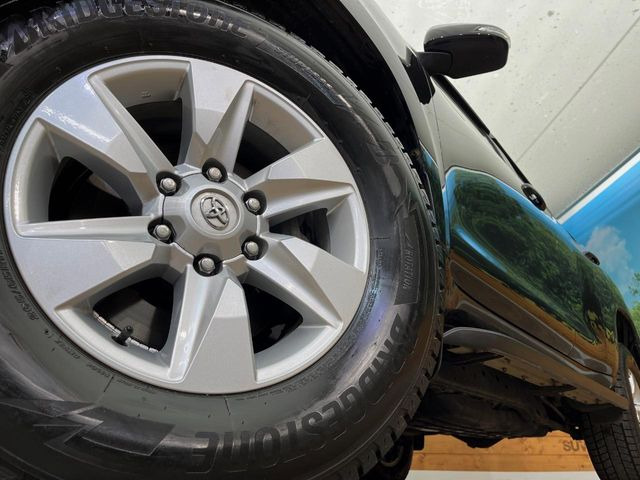 �y����17�C���`�A���~�z�C�[���z�O�ςɃ}�b�`���������A���~�z�C�[���𑕒����Ă���܂��B�e��ЊO�A���~�z�C�[����A�X�^�b�h���X�^�C�����戵�����Ă���܂��B���񂲑��k����������