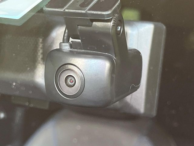 【ドライブレコーダー】ドライブレコーダー装備!走行中はもちろん、あおり運転や事故に遭遇した際、映像で記録し、万一のリスクに備えます。※記録用SDカードはお客様ご自身でご準備いただく必要があります。