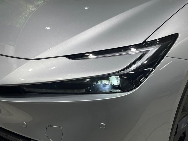 �yLED�w�b�h���C�g�z���V����ԑ��s�����ǍD�Ȏ��E���m�ۂ����S���ĉ^�]�ł��鍂�P�xLED�w�b�h���C�g�𑕔�!�_�����x�������A����d�͂��}�����Ă��܂��B