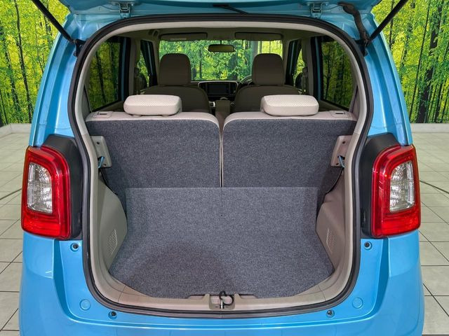 ���i�̂���������ʋ΁A���}���ɏ\���ȉ׎��X�y�[�X���m�ۂ��Ă���܂��B�Z�J���h�V�[�g��|���ƁA�傫�ȉו��̐ύڂ��\�ł���