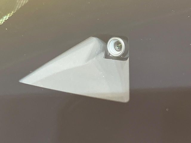 【インテリジェントエマージェンシーブレーキ】フロントカメラで前方の車両や歩行者を検知。衝突しそうな時は衝突被害軽減ブレーキが作動、衝突回避をサポート。より安全にドライブをお楽しみいただけます。