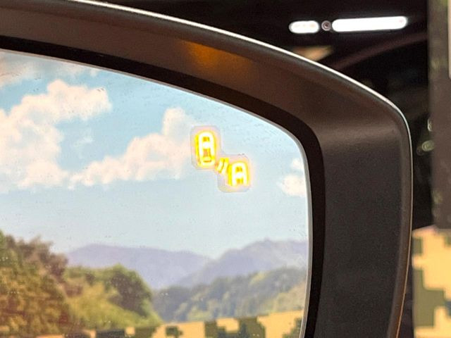 �y�u���C���h�X�|�b�g���j�^�����O�z���s���A�h�A�~���[�̎��p�ɂȂ�₷���ӏ��Ɍ㑱�Ԃ��ڋ߂���ƃT�C�h�~���[�t�߂Ɍx����\���A�h���C�o�[�ɒ��ӊ��N�����Ă���܂��B