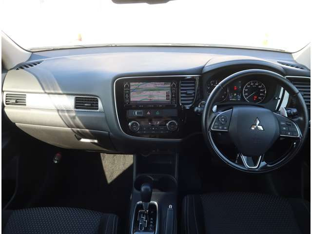 アウトランダー2.4 24G ナビパッケージ 4WD