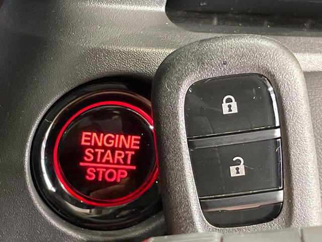 �yHonda�X�}�[�g�L�[�z�J�o����|�P�b�g�ɓ��ꂽ�܂܂ł��h�A�̎{���E�������\�ȃX�}�[�g�L�[�𑕔��B�G���W���̃I���E�I�t�����J�M�����o���K�v����������Ƃ��Ă��֗��ł���