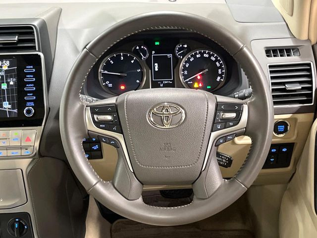 �y�����v�����X�e�A�����O�z�㎿�Ȋv���g�p���邱�ƂŁA��ɂ����������݂ƂĂ��^�]���₷���n���h���ł���