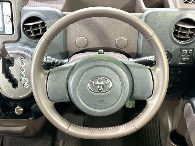 �y�����v�����X�e�A�����O�z�㎿�Ȋv���g�p���邱�ƂŁA��ɂ����������݂ƂĂ��^�]���₷���n���h���ł���