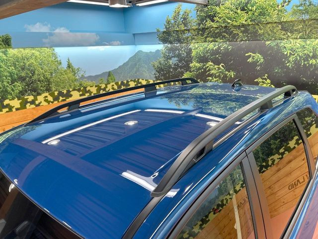 【ルーフレール】外観の魅力を引き立てるとともに、ウィンタースポーツや釣り、ロードバイク等で使う各種ギアを積むキャリア取り付けベースに!アクティブなカーライフを楽しむには必須の装備ですね!