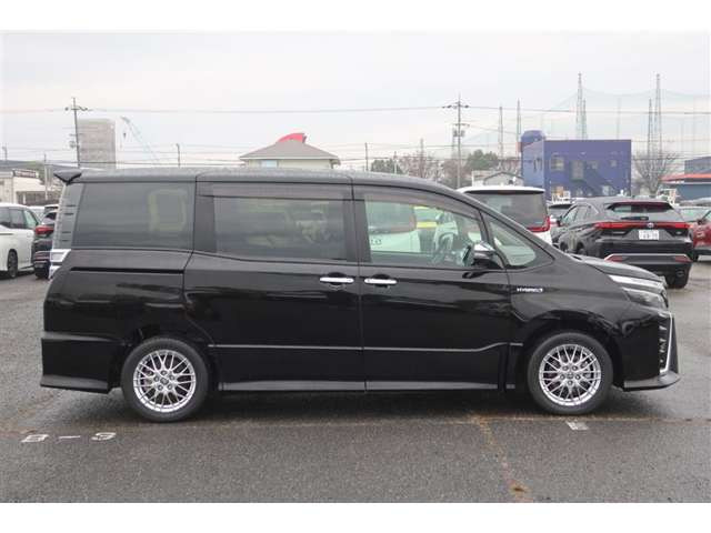 ヴォクシー1.8 ハイブリッド ZS 煌II