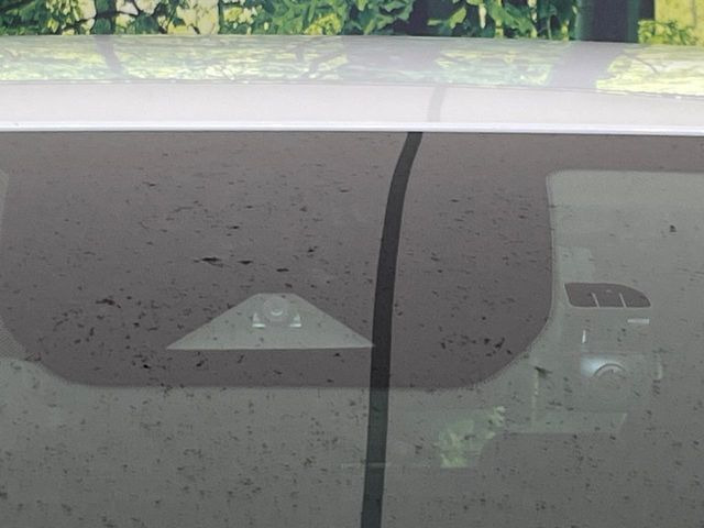 【インテリジェントエマージェンシーブレーキ】フロントカメラで前方の車両や歩行者を検知。衝突しそうな時は衝突被害軽減ブレーキが作動、衝突回避をサポート。より安全にドライブをお楽しみいただけます。