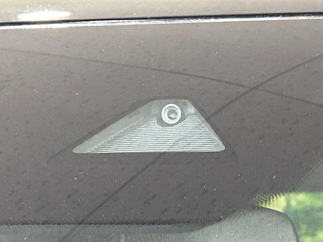 �yi-ACTIVESENSE�z���s���ɑO���̎ԗ�����F�����A�Փ˂������Ȏ��͌x��ƃu���[�L�ŏՓˉ���Ɣ�Q�y�����A�V�X�g�B�����S�Ƀh���C�u�����y���݂��������܂��B