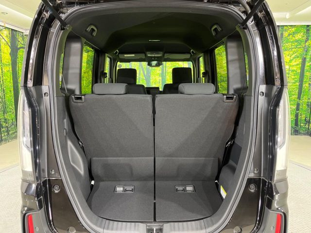 普段のお買い物や通勤、送迎等に十分な荷室スペースを確保しております。セカンドシートを倒すと、大きな荷物の積載も可能です♪