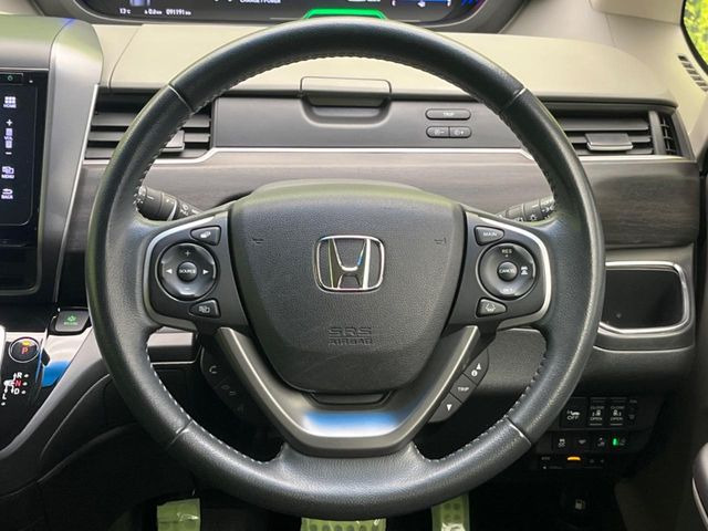 �y�����v�����X�e�A�����O�z�㎿�Ȋv���g�p���邱�ƂŁA��ɂ����������݂ƂĂ��^�]���₷���n���h���ł���