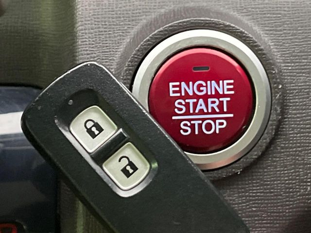 �yHonda�X�}�[�g�L�[�z�J�o����|�P�b�g�ɓ��ꂽ�܂܂ł��h�A�̎{���E�������\�ȃX�}�[�g�L�[�𑕔��B�G���W���̃I���E�I�t�����J�M�����o���K�v����������Ƃ��Ă��֗��ł���