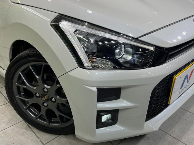 �yLED�w�b�h���C�g�z���V����ԑ��s�����ǍD�Ȏ��E���m�ۂ����S���ĉ^�]�ł��鍂�P�xLED�w�b�h���C�g�𑕔�!�_�����x�������A����d�͂��}�����Ă��܂��B