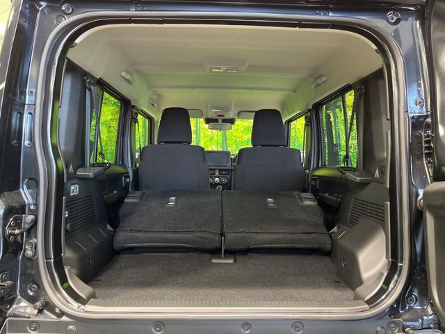 ���i�̂���������ʋ΁A���}���ɏ\���ȉ׎��X�y�[�X���m�ۂ��Ă���܂��B�Z�J���h�V�[�g��|���ƁA�傫�ȉו��̐ύڂ��\�ł���