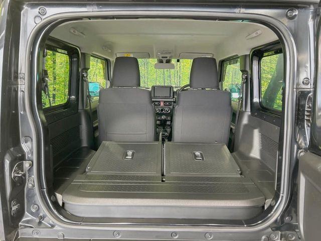 ���i�̂���������ʋ΁A���}���ɏ\���ȉ׎��X�y�[�X���m�ۂ��Ă���܂��B�Z�J���h�V�[�g��|���ƁA�傫�ȉו��̐ύڂ��\�ł���