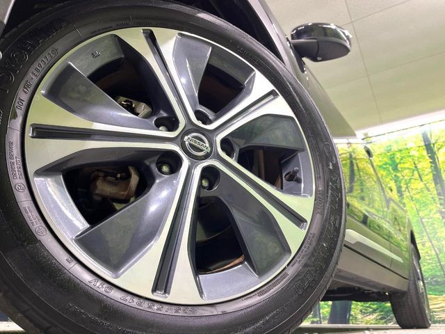 【純正17インチアルミホイール】外観にマッチした純正アルミホイールを装着しております。各種社外アルミホイールや、スタッドレスタイヤも取扱いしております。是非ご相談ください♪