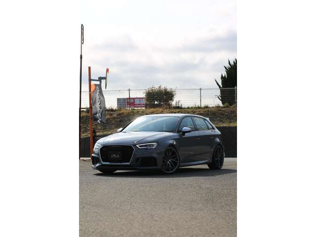 RS3スポーツバック2.5 4WD