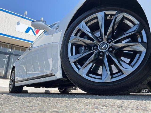 �y����20�C���`�A���~�z�C�[���z�O�ςɃ}�b�`���������A���~�z�C�[���𑕒����Ă���܂��B�e��ЊO�A���~�z�C�[����A�X�^�b�h���X�^�C�����戵�����Ă���܂��B���񂲑��k����������