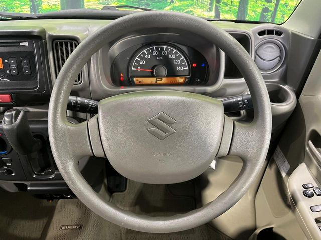 ステアリングも使用感が少なく、きれいな状態となっております♪