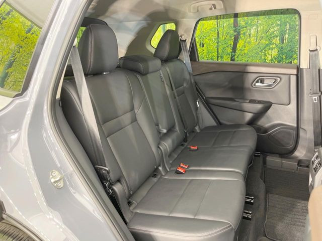 後部座席も気になるようなキズ・汚れやへたり等、大きなダメージはなく、良好な状態です。