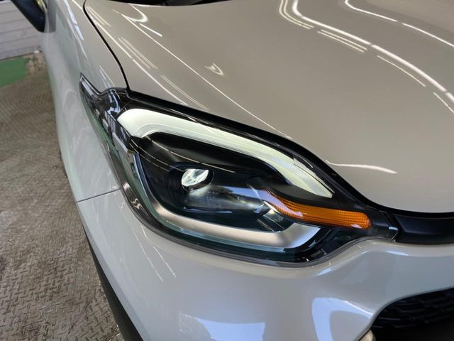 �yLED�w�b�h���C�g�z���V����ԑ��s�����ǍD�Ȏ��E���m�ۂ����S���ĉ^�]�ł��鍂�P�xLED�w�b�h���C�g�𑕔�!�_�����x�������A����d�͂��}�����Ă��܂��B