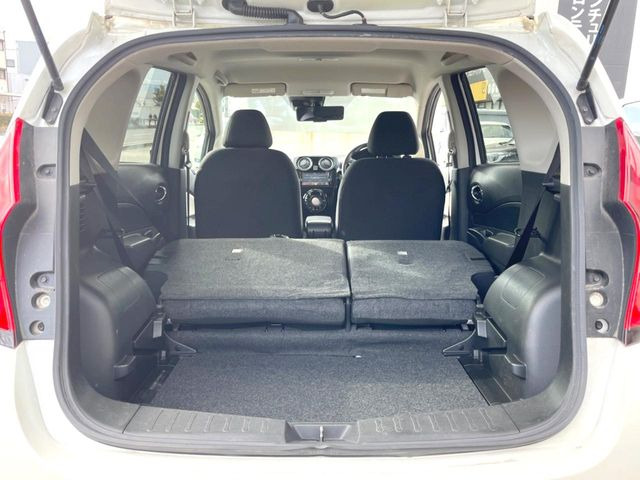 ���i�̂���������ʋ΁A���}���ɏ\���ȉ׎��X�y�[�X���m�ۂ��Ă���܂��B�Z�J���h�V�[�g��|���ƁA�傫�ȉו��̐ύڂ��\�ł���