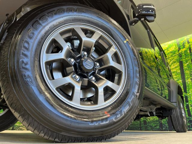 �y����15�C���`�A���~�z�C�[���z�O�ςɃ}�b�`���������A���~�z�C�[���𑕒����Ă���܂��B�e��ЊO�A���~�z�C�[����A�X�^�b�h���X�^�C�����戵�����Ă���܂��B���񂲑��k����������