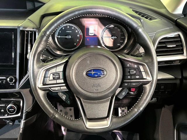 �y�����v�����X�e�A�����O�z�㎿�Ȋv���g�p���邱�ƂŁA��ɂ����������݂ƂĂ��^�]���₷���n���h���ł���