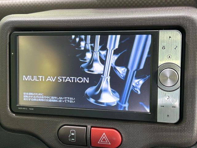 �y�����i�r�z�l�C�̏����i�r�𑕔����Ă���܂��B�i�r�̎g���₷���͂������A�I�[�f�B�I�@�\���[��!�L�����v�◷�s�͂������A�ʋ΂┃�����ȂǕ��i�̃h���C�u���y�����Ȃ�͂���