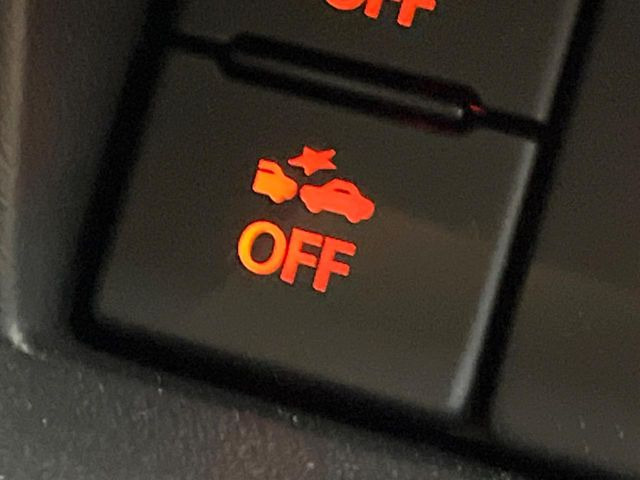 �y�X�Y�L �Z�[�t�e�B�T�|�[�g�z���s���ɑO���̎ԗ�����F�����A�Փ˂������Ȏ��͌x��ƃu���[�L�ŏՓˉ���Ɣ�Q�y�����A�V�X�g�B�����S�Ƀh���C�u�����y���݂��������܂��B